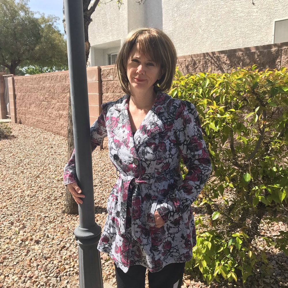 LA Kitty Beautiful Floral Sweater With Pockets - Picture 3 of 8